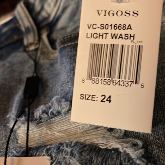 Lightwashed Marley denim shorts. Frayed and distressed - Picture 3 of 5